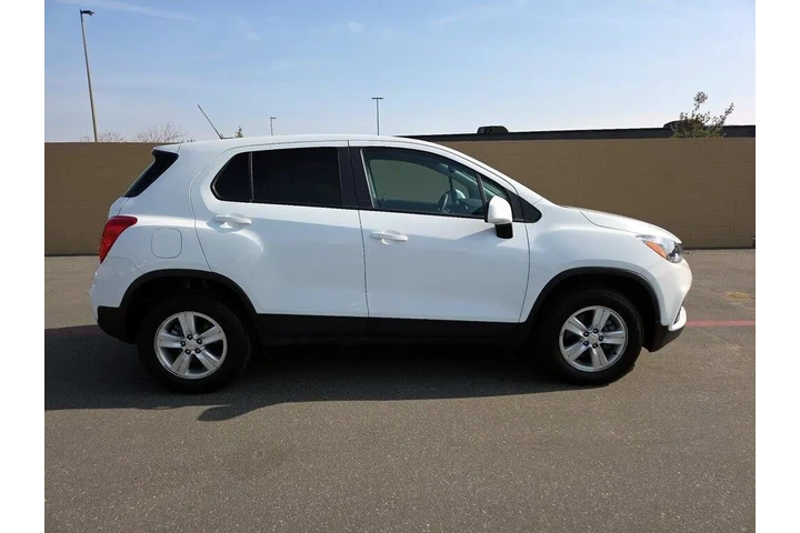 $18998 : Chevrolet Trax 2022 AWD LS 4 image 4
