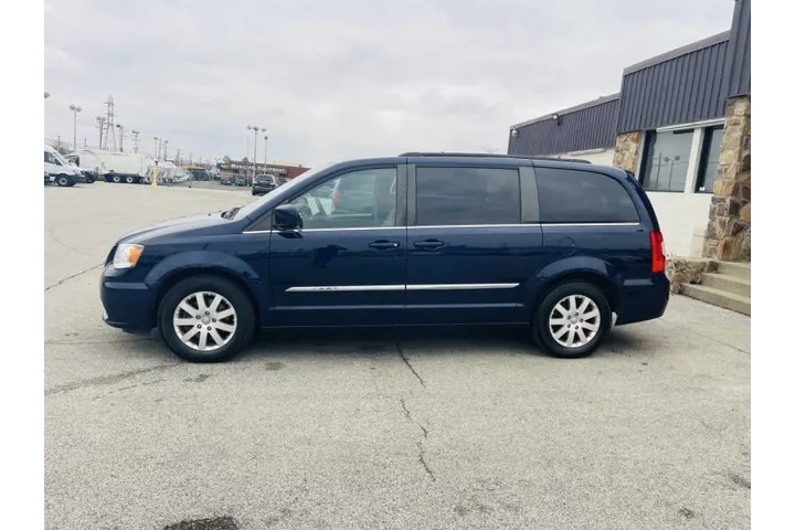$7450 : 2016 Town and Country Touring image 4