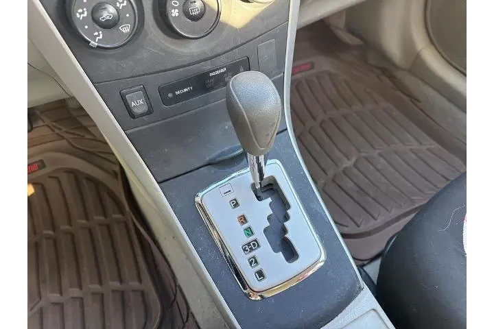 $8679 : Toyota Corolla 2010 S 4dr Se image 10