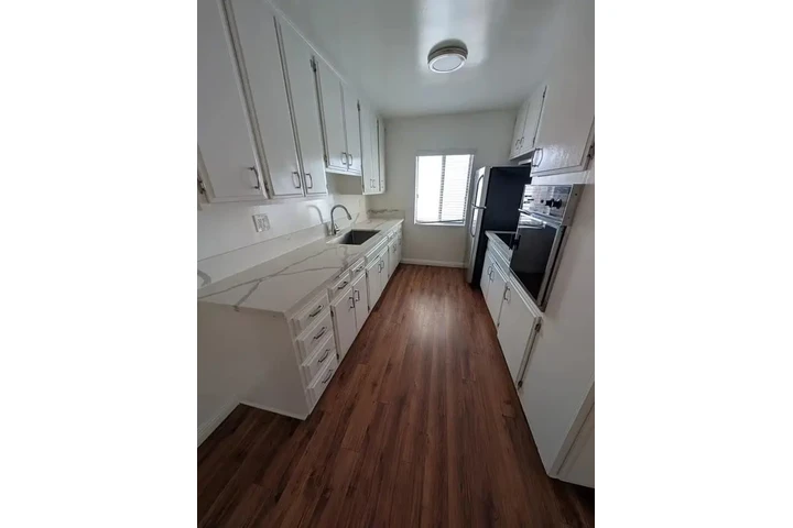 $1100 : Alquiler Apartamento LA image 2