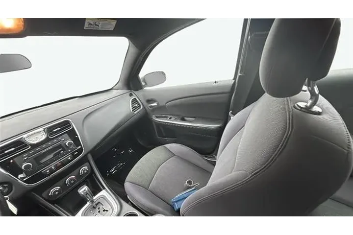 $6400 : Chrysler 200 2012 LX 4dr Sed image 10