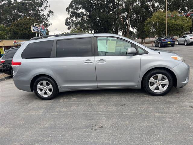 $13999 : 2011 Sienna LE 8-Passenger image 6