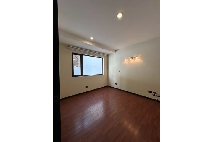 $2900 : Casa en Venta o Renta Zona 13 image 10