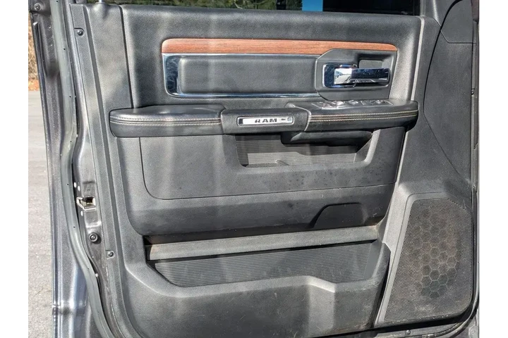 $18991 : Ram 3500 2016 4x4 Laramie 4d image 10