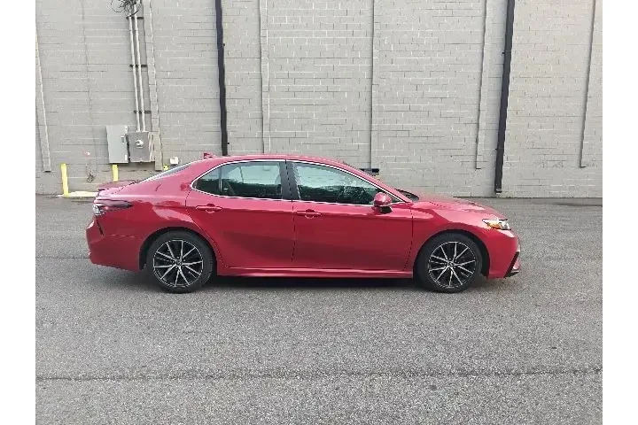 $17490 : Toyota Camry 2021 SE 4dr Sed image 2