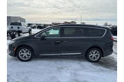 $19367 : Chrysler Pacifica 2019 Touri thumbnail