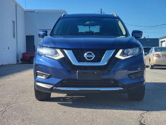 $11490 : 2017 Rogue SV image 3