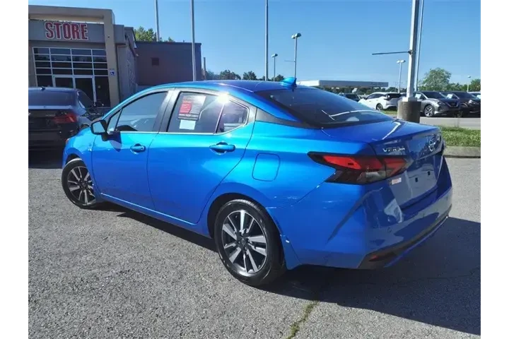 $13985 : Nissan Versa 2020 SV 4dr Sed image 5