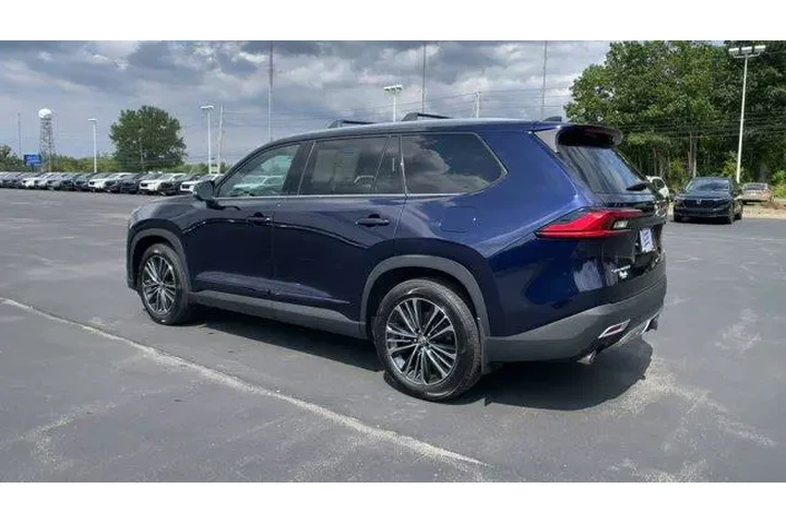 $59475 : Toyota Grand Highlander Hybr image 6