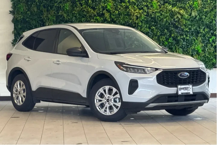 $22717 : Ford Escape 2025 Active 4dr image 1