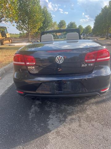 $11495 : PRE-OWNED 2016 VOLKSWAGEN EOS image 2