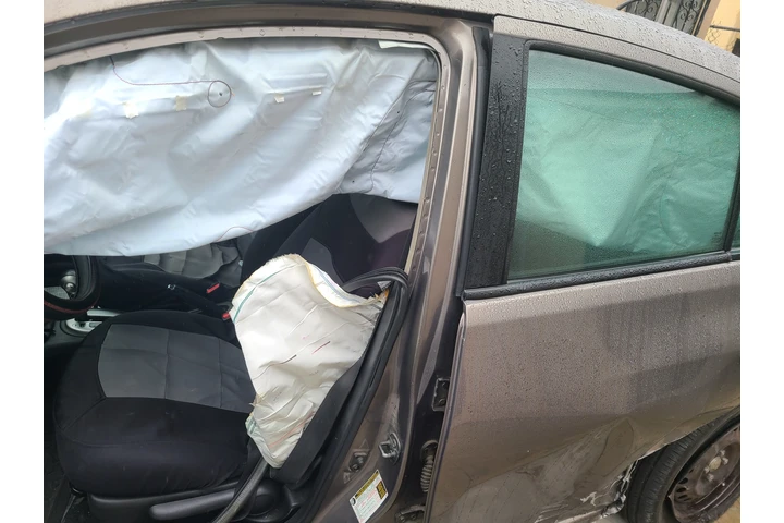 $2900 : Nissan Versa 2015 Salvage image 9