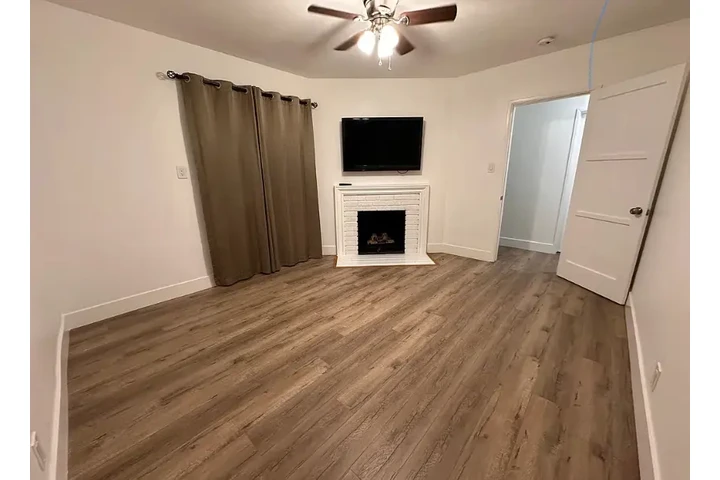 $2175 : 2bed 1bath home for rent in LA image 2