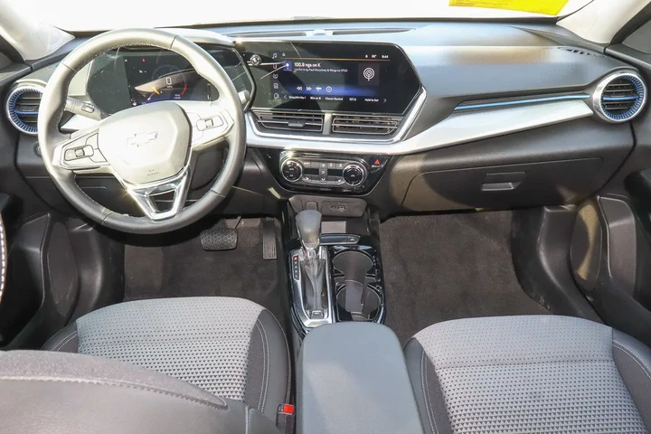 $21688 : 2025 Trax FWD 4dr LT image 10