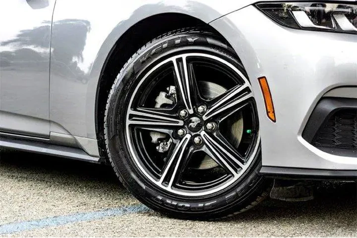 $26766 : Ford Mustang 2024 EcoBoost 2 image 2