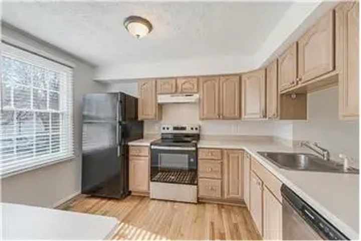 $2900 : Rental property with 2 bedro image 9