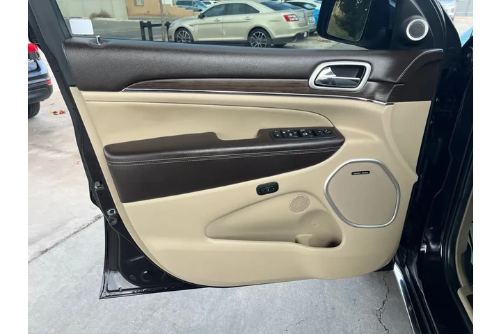 2020 Grand Cherokee Summit 4WD image 10