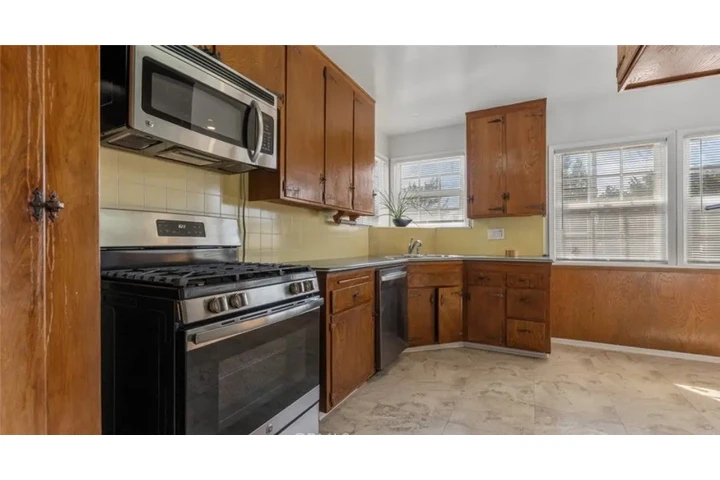 $2500 : 3 Bedroom House in Los Angeles image 3