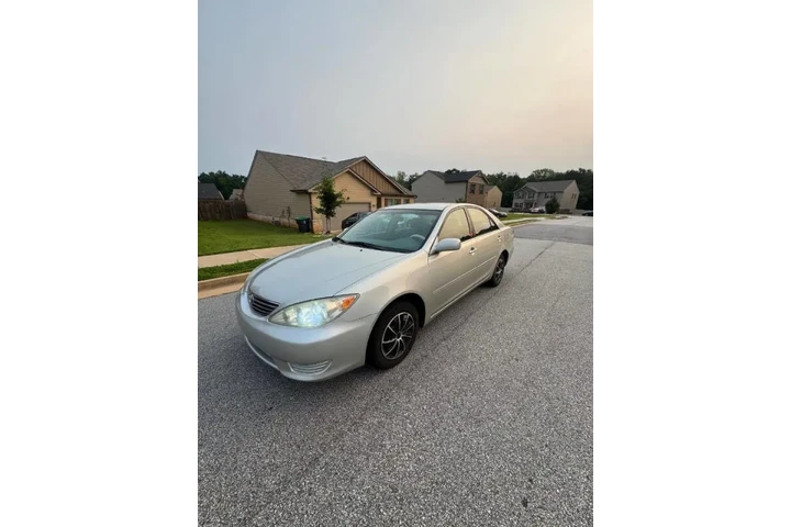 $3800 : 2005 Camry LE image 4