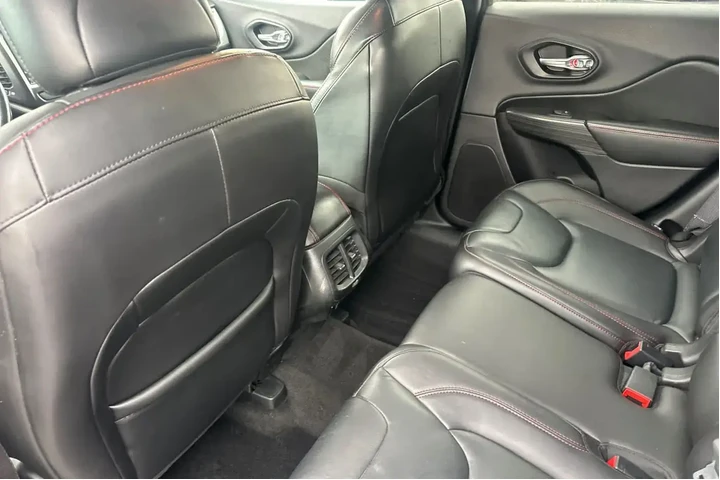 $11398 : Jeep Cherokee 2015 4x4 Trail image 4