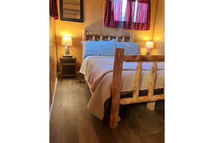 $1850 : ¡CASA EN IDYLLWILD DISPONIBLE! image 3