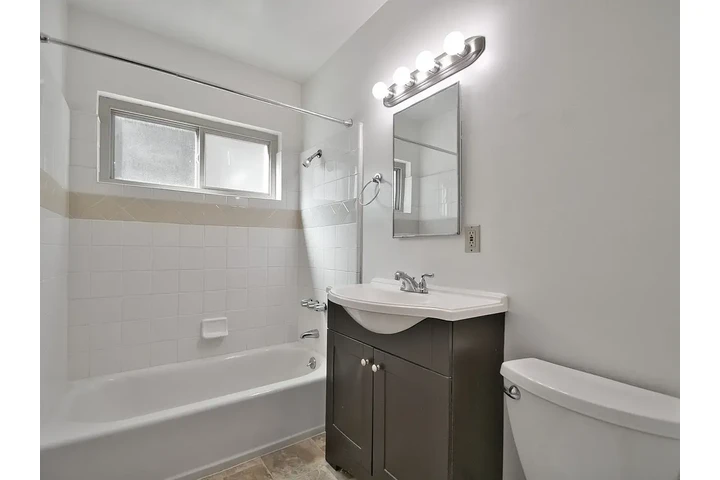 $2600 : REFINISHED HARDWOOD FLOORS image 7