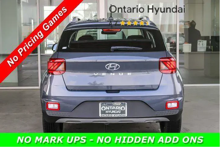 $20862 : Hyundai VENUE 2025 SEL 4dr C image 7