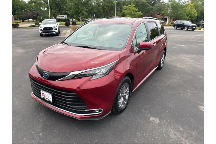$50000 : Gold Certified2024 Sienna XLE image 9