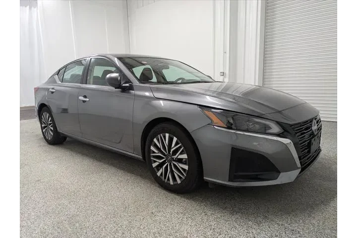 $21897 : Nissan Altima 2024 2.5 SV 4d image 2