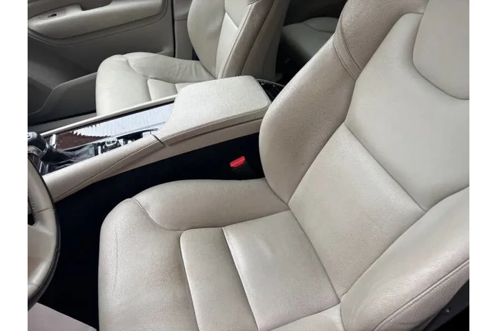 $13475 : 2016 XC90 T6 Momentum image 9