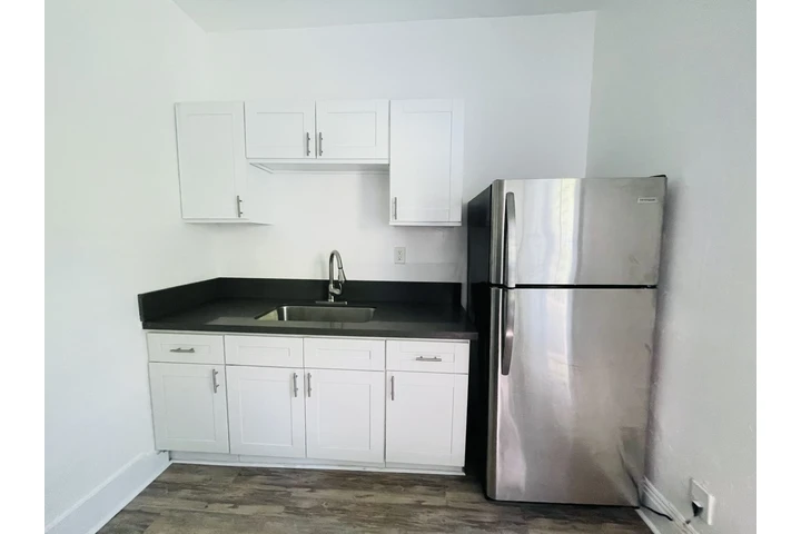 $1525 : ¡Estudio Remodelado $1,525 image 4