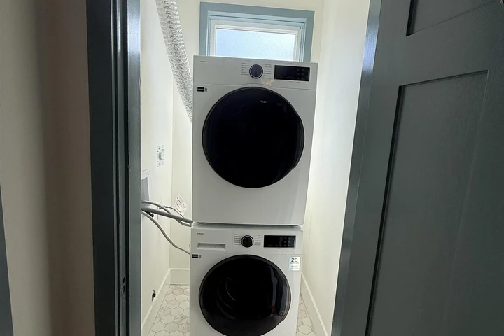 $700 : Sensational- Commuter's Dream image 6