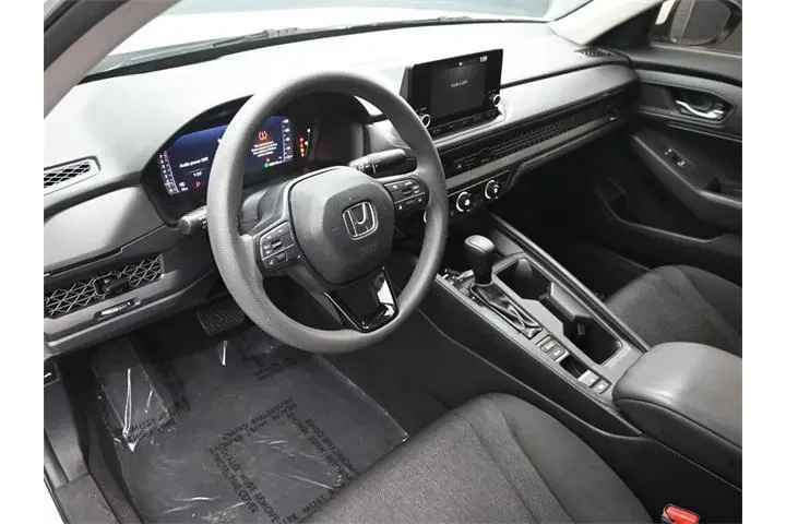 $23356 : Honda Accord 2023 LX 4dr Sed image 4