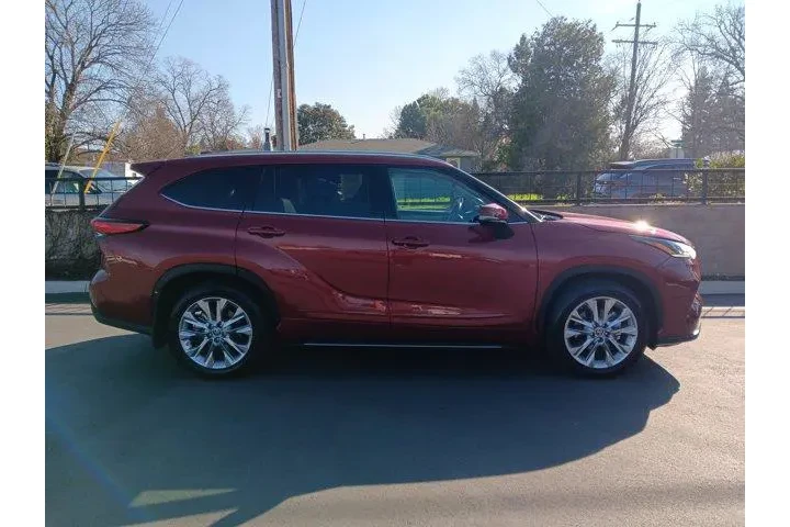 $39995 : Toyota Highlander 2022 AWD L image 3