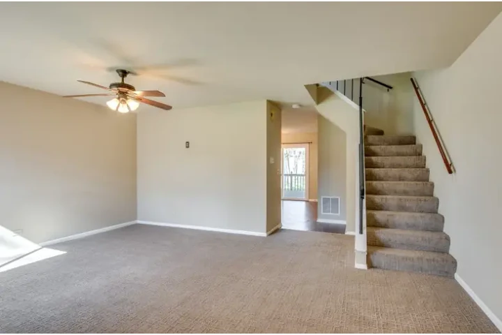 $980 : Fantastic 3 bedroom 1.1 bath d image 1