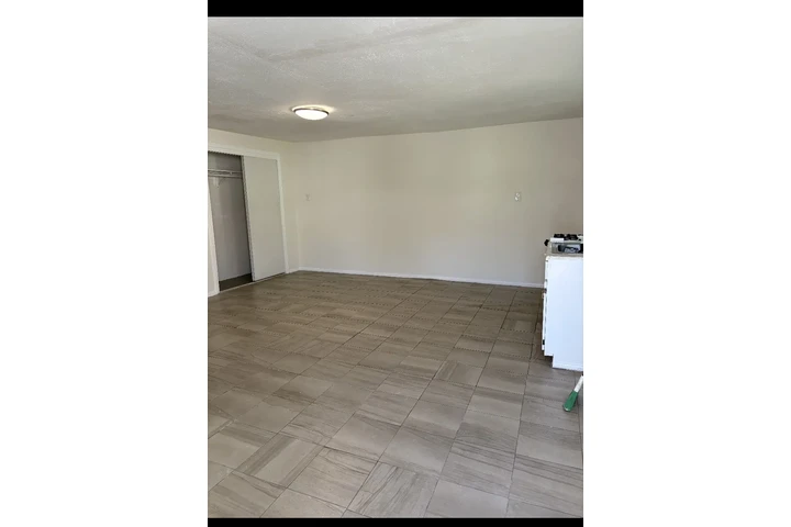 $1200 : Estudio image 4