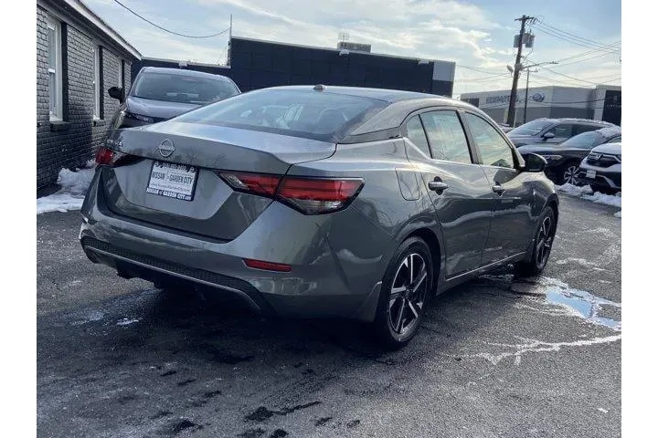 $18050 : Nissan Sentra 2025 SV 4dr Se image 4