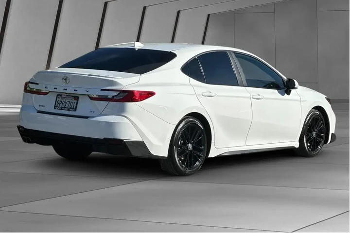 $25800 : Toyota Camry 2025 SE 4dr Sed image 4