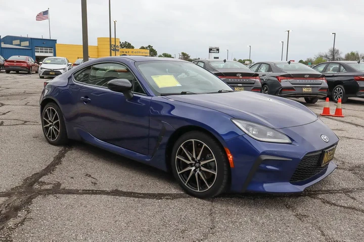 $26988 : 2022 GR86 Auto image 3