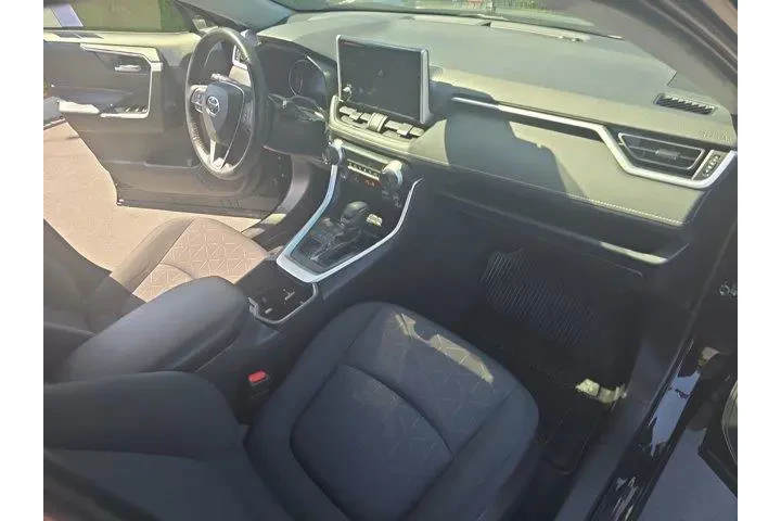 $31995 : Toyota RAV4 2023 AWD XLE 4dr image 9
