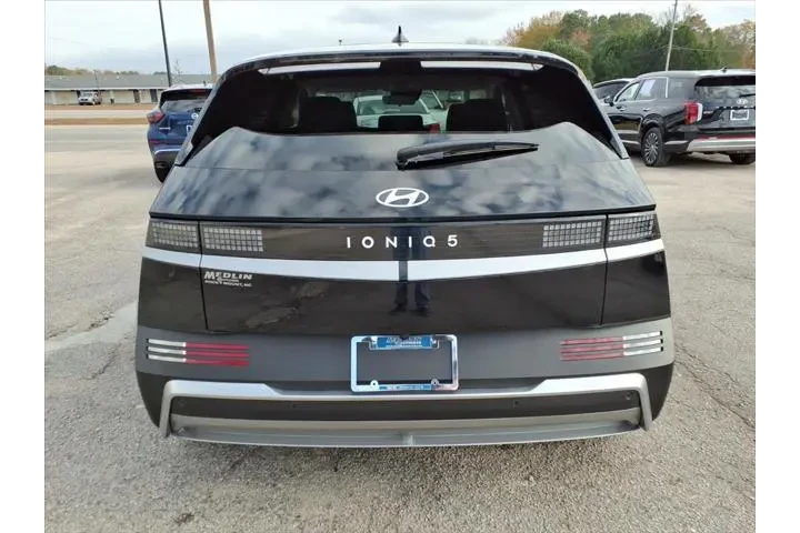 $31538 : Hyundai IONIQ 5 2025 SE 4dr image 4