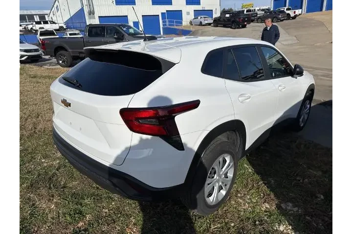 $22400 : Chevrolet Trax 2025 LS 4dr C image 7