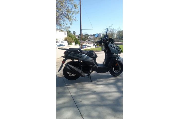 $1800 : motoneta Frontier 200 image 2