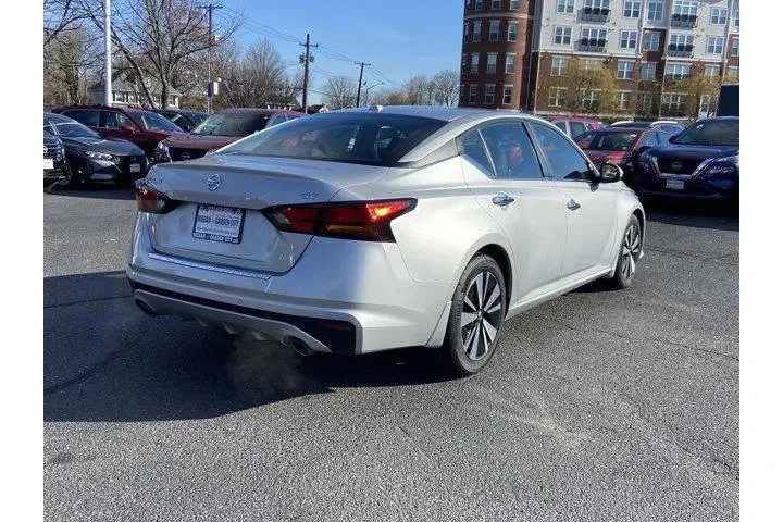 $14495 : Nissan Altima 2021 2.5 SV 4d image 4