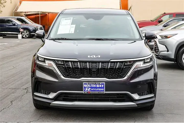 $29998 : Kia Carnival 2024 LX 4dr Min image 2