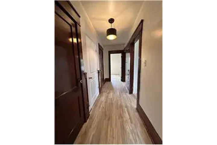 $700 : Rental property with 2 bedro image 3