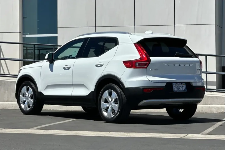 $22900 : Volvo XC40 2022 AWD T5 Momen image 5