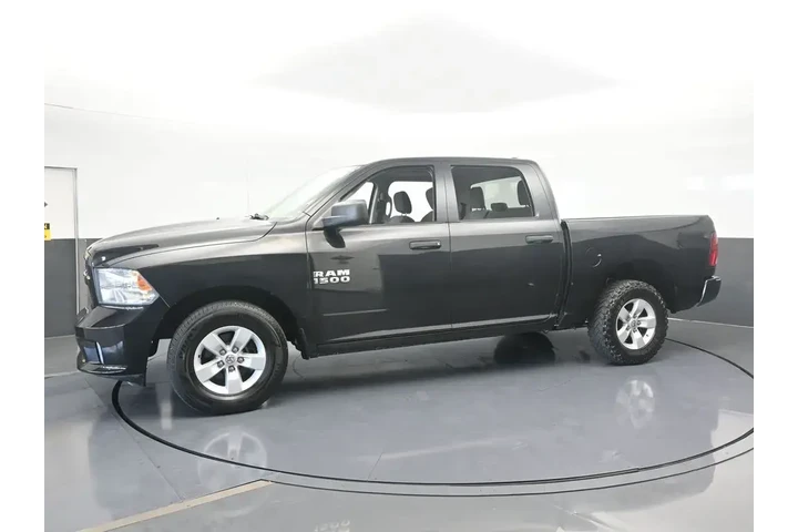 $17111 : Ram 1500 2018 4x2 Express 4d image 2