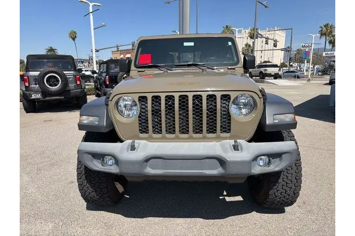 $29345 : Jeep Gladiator 2020 4x4 Spor image 2
