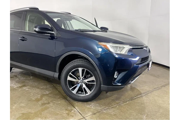 $21979 : Silver Certified2018 RAV4 XLE image 7